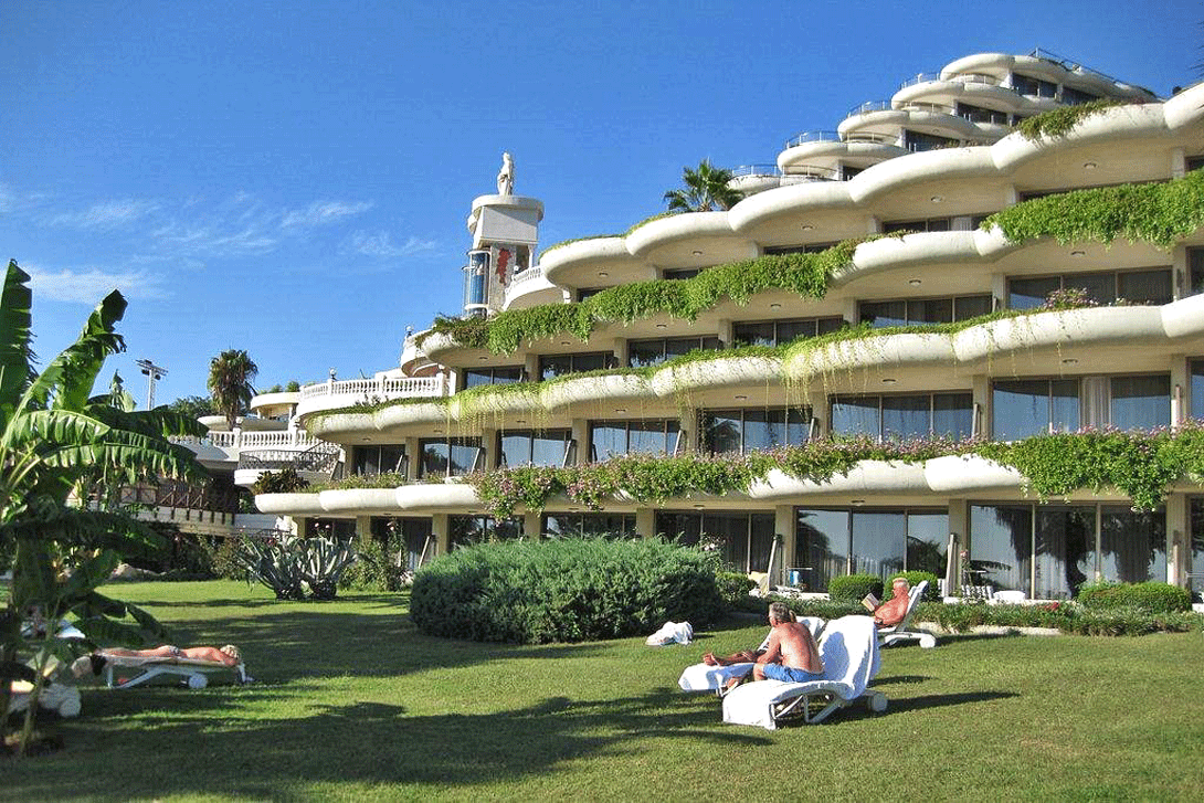 cheap resort hotels to Spend holiday with family