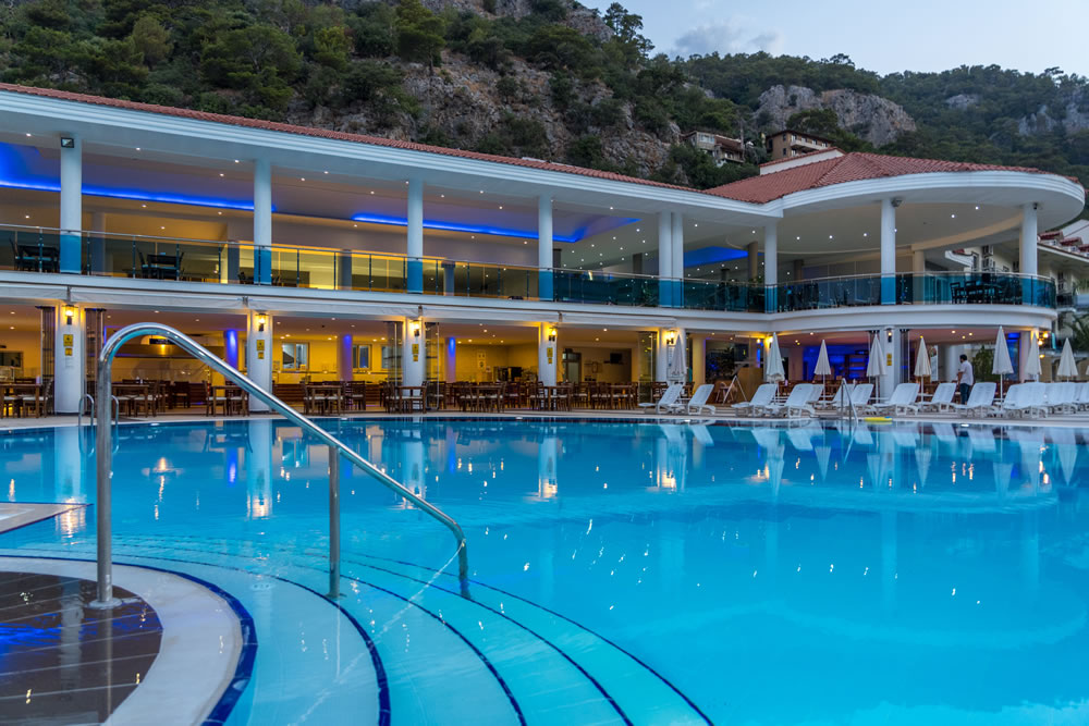 cheap resort hotels to Spend holiday with family