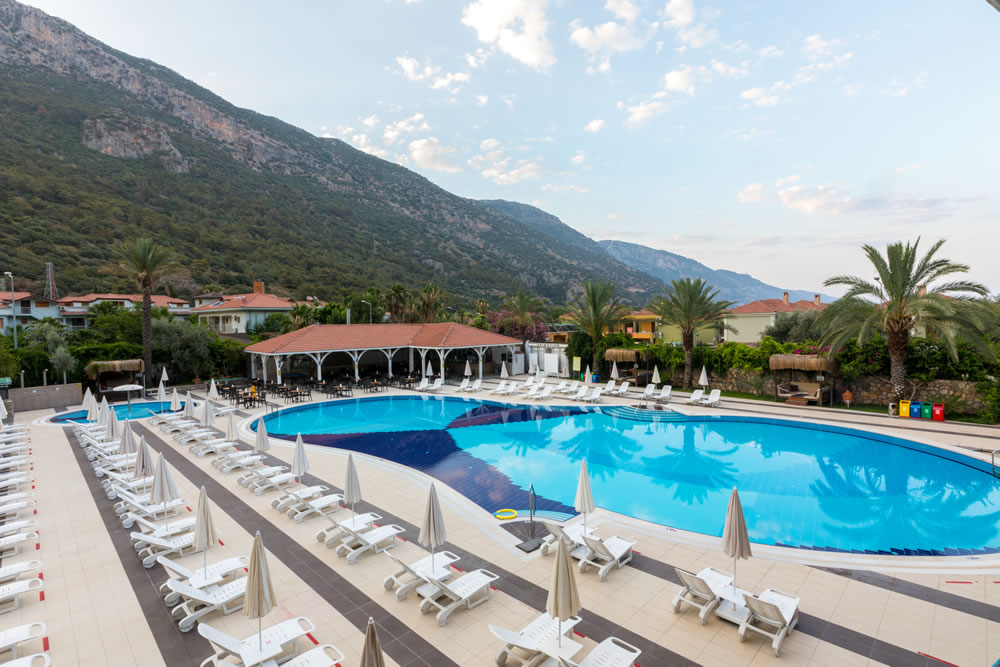 cheap resort hotels to Spend holiday with family