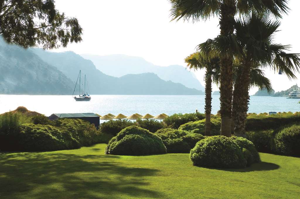 cheap resort hotels to Spend holiday with family