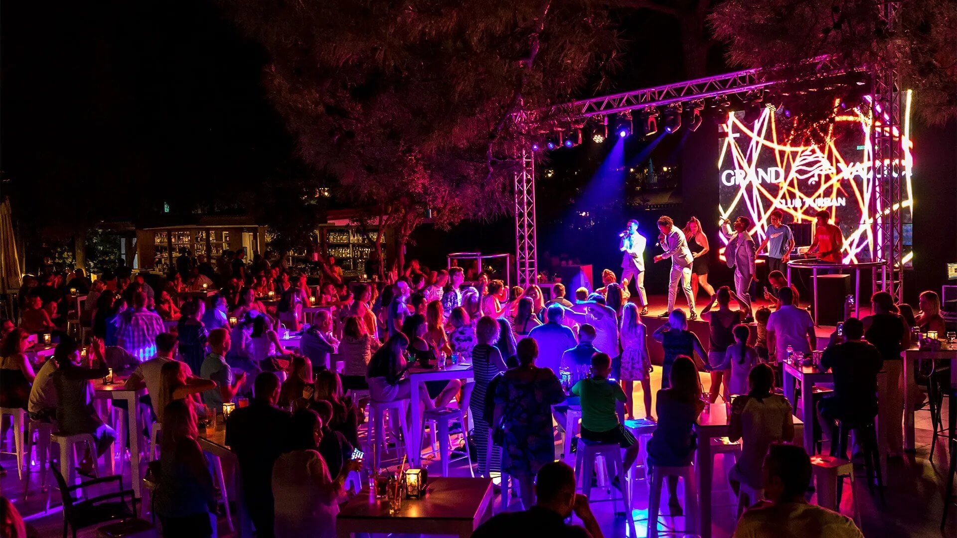 cheap resort hotels to Spend holiday with family