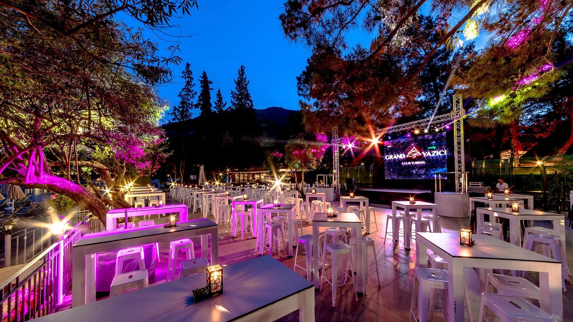 cheap resort hotels to Spend holiday with family