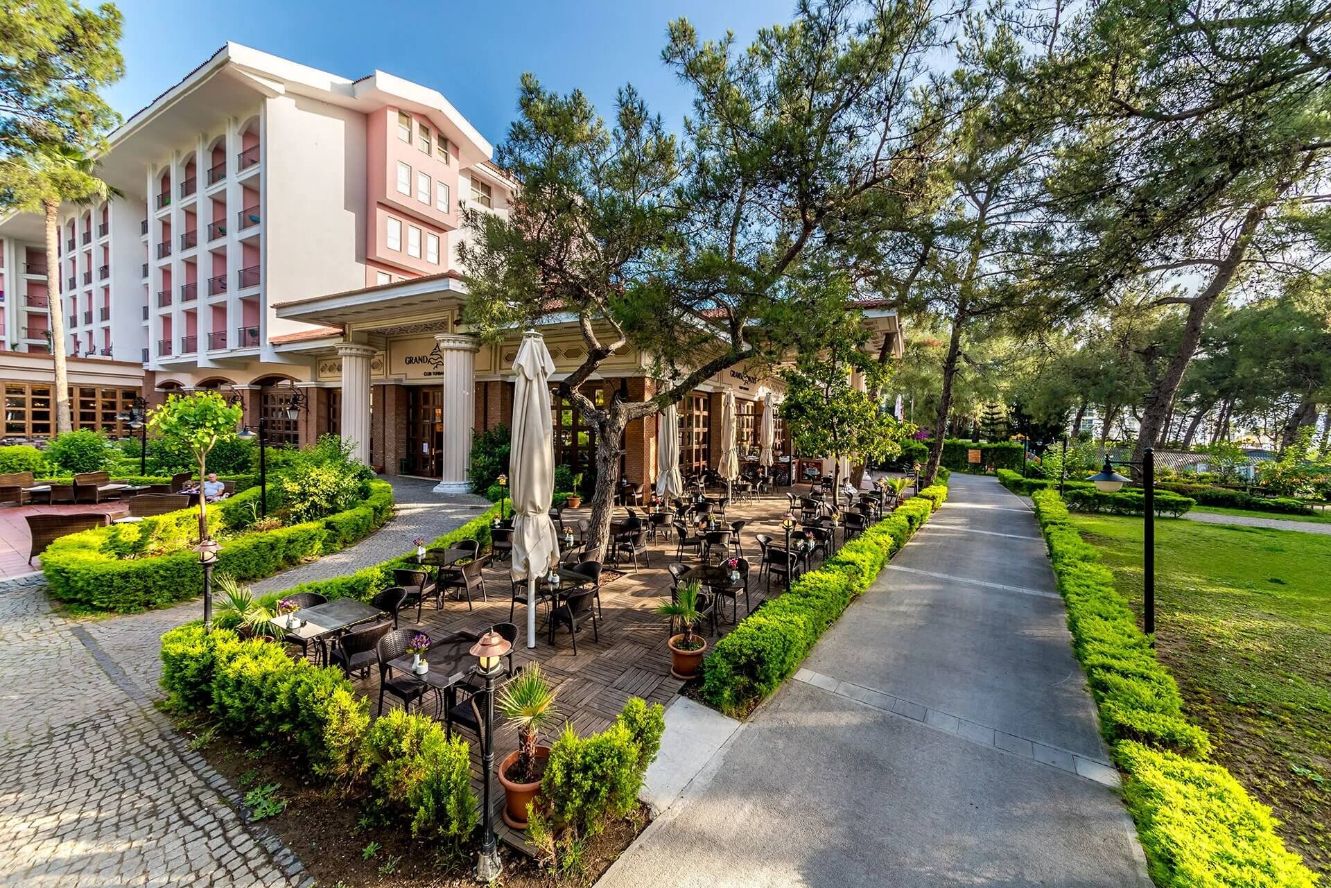 cheap resort hotels to Spend holiday with family