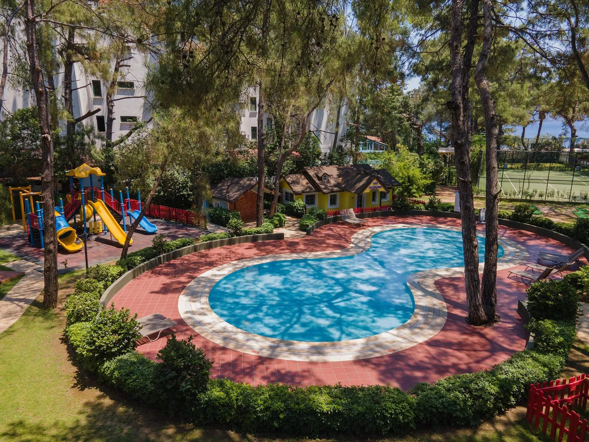 cheap resort hotels to Spend holiday with family