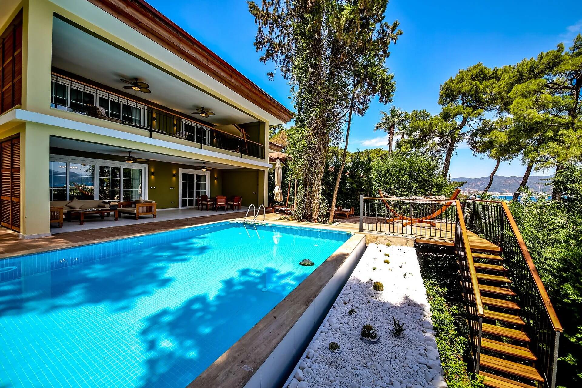 cheap resort hotels to Spend holiday with family