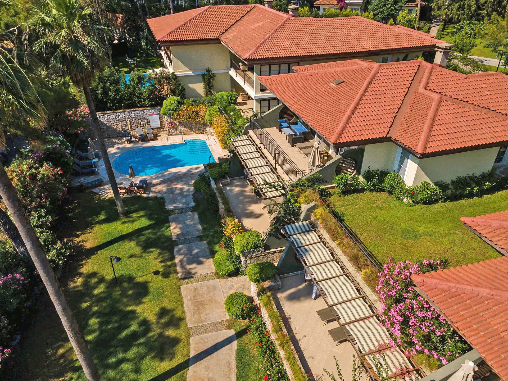 cheap resort hotels to Spend holiday with family