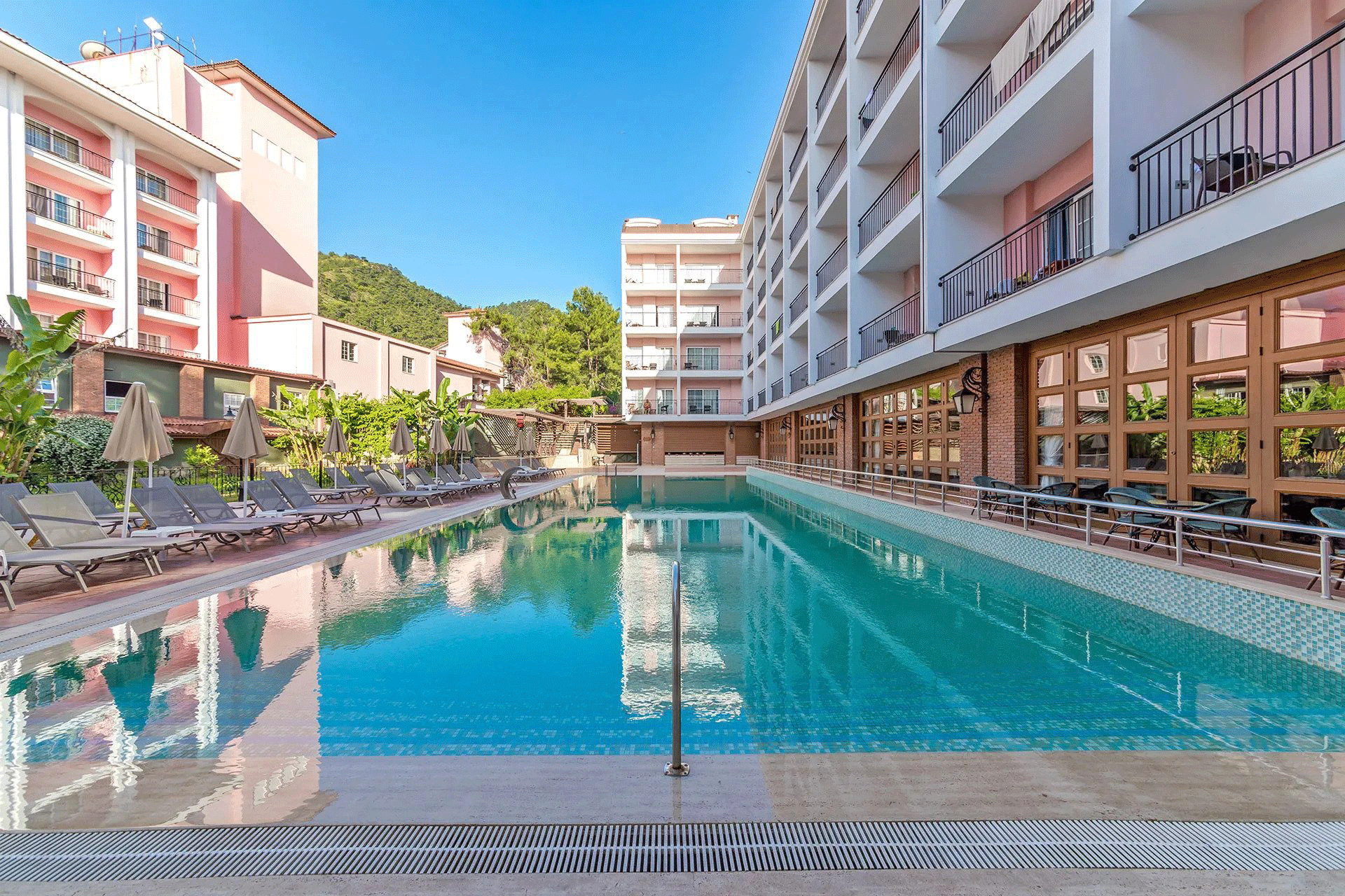 cheap resort hotels to Spend holiday with family