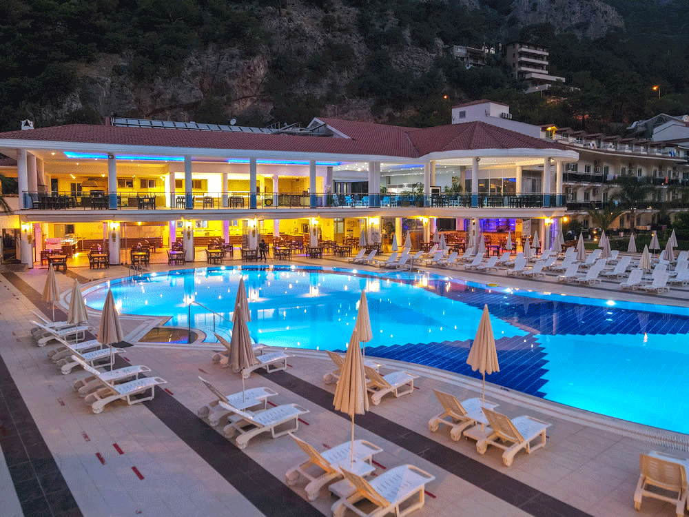 37 montebello pool sunbeds dalaman