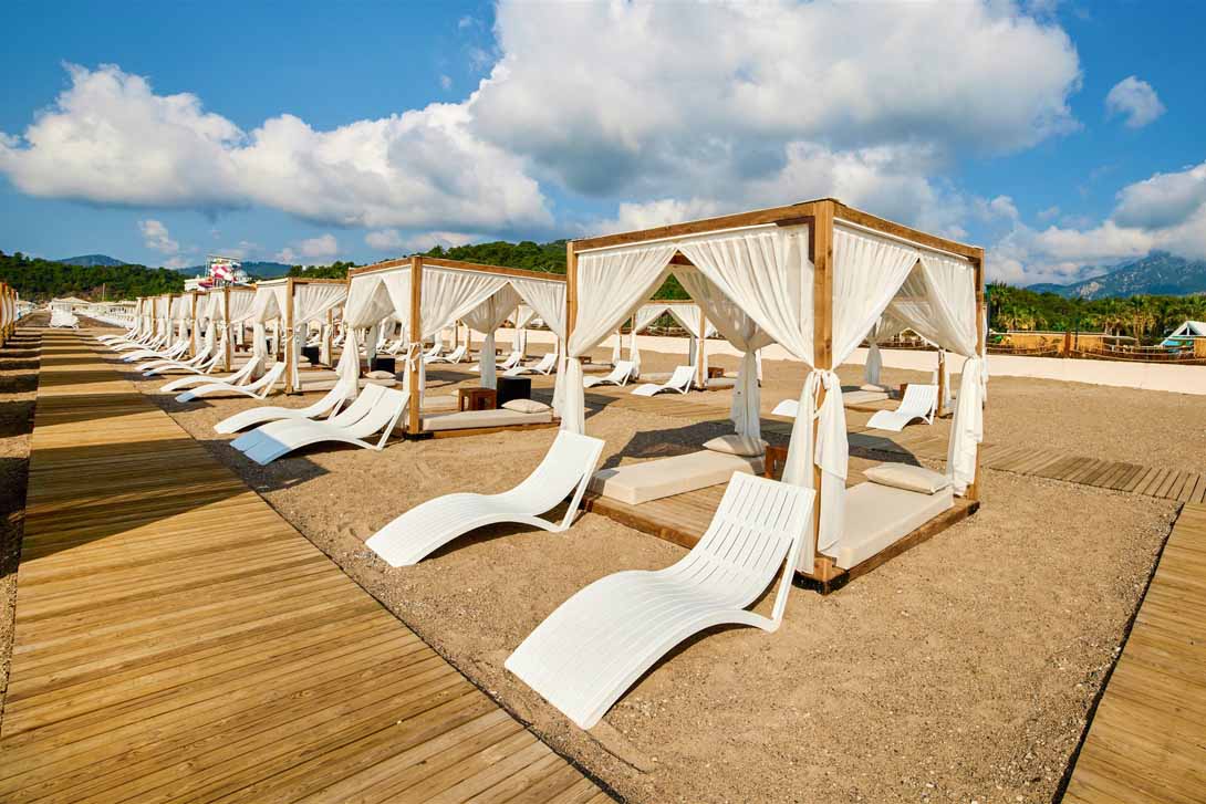 cheap resort hotels to Spend holiday with family