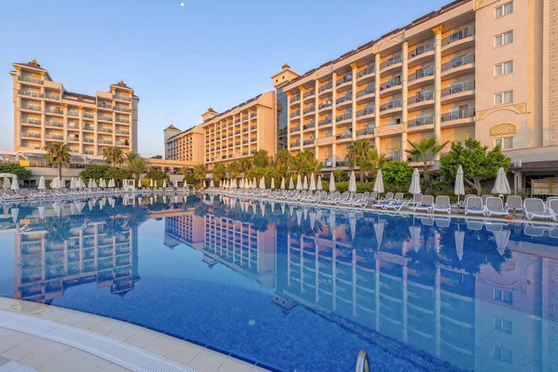 Lake And River Outdoor Pool Antalya