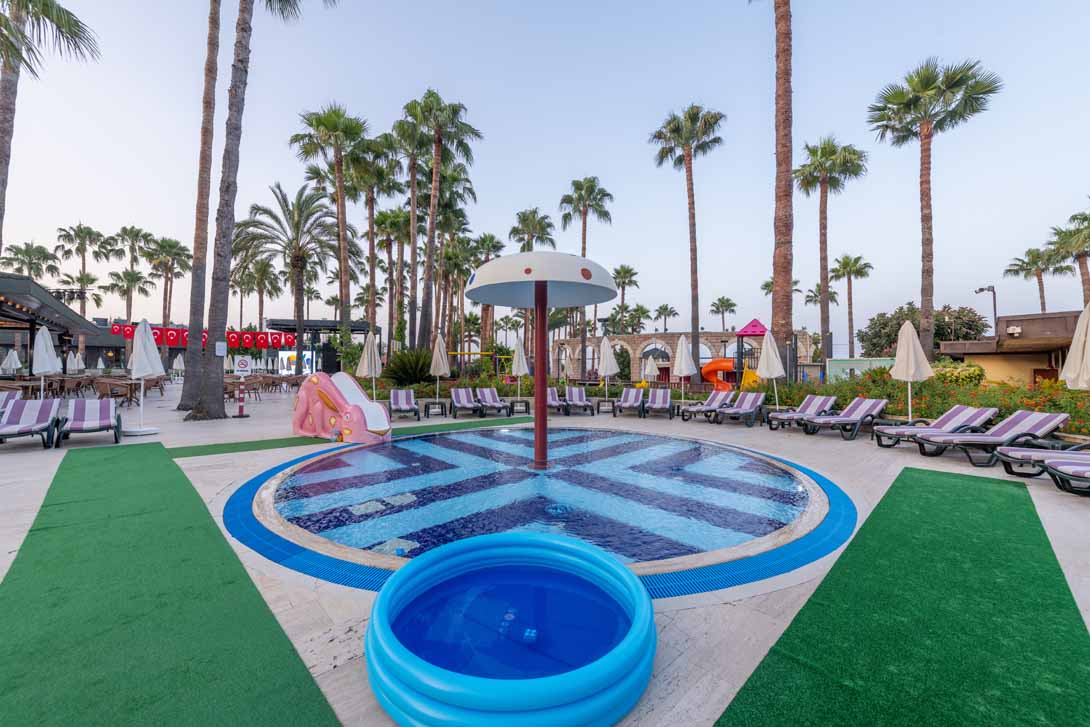 cheap resort hotels to Spend holiday with family