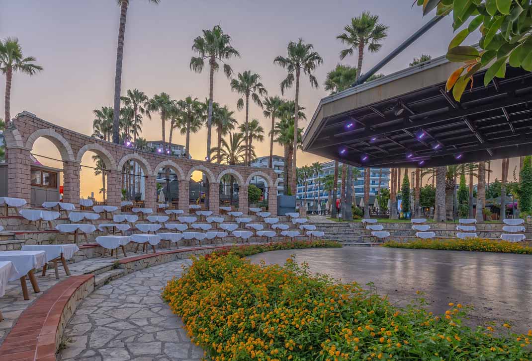 cheap resort hotels to Spend holiday with family