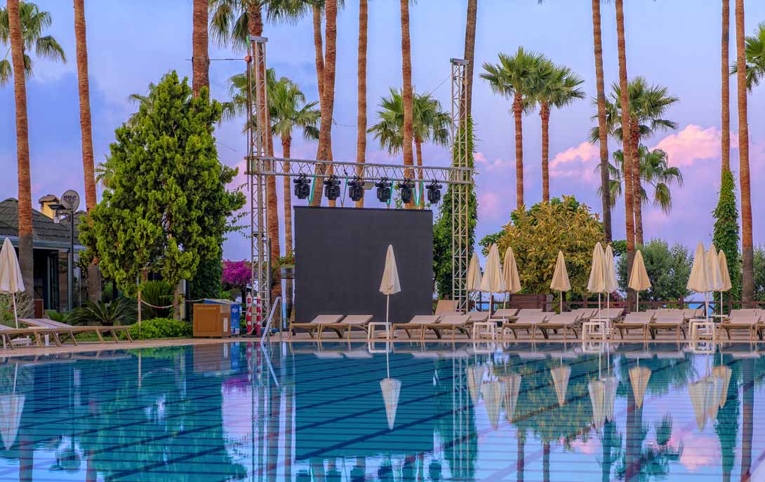 cheap resort hotels to Spend holiday with family