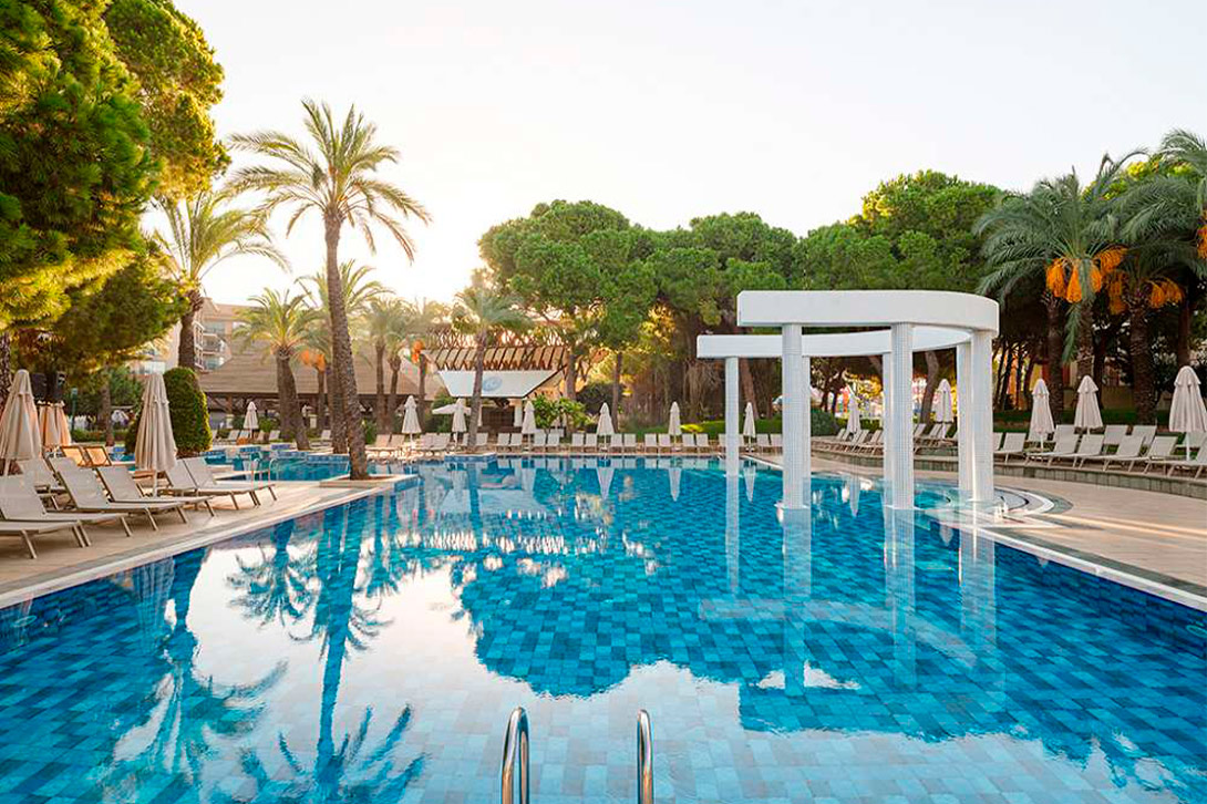 cheap resort hotels to Spend holiday with family