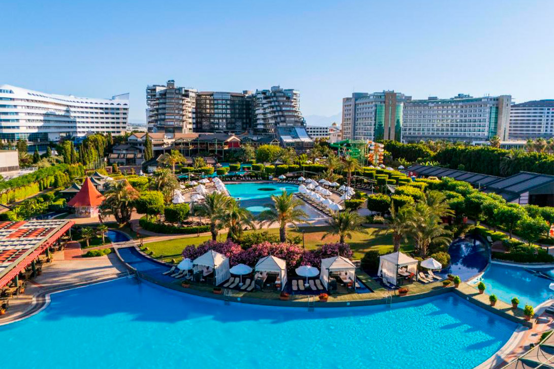 cheap resort hotels to Spend holiday with family