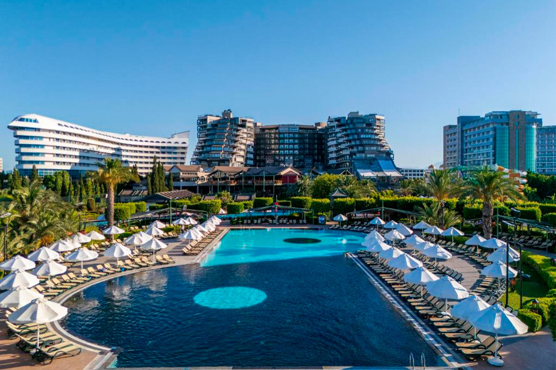 cheap resort hotels to Spend holiday with family