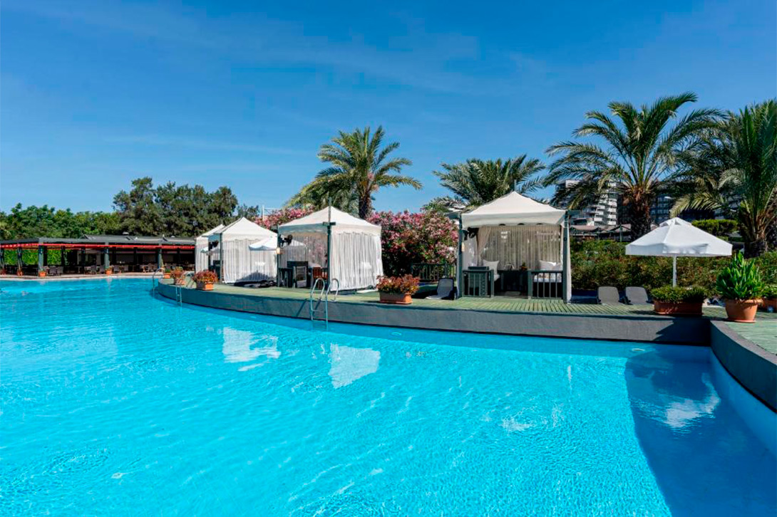 cheap resort hotels to Spend holiday with family