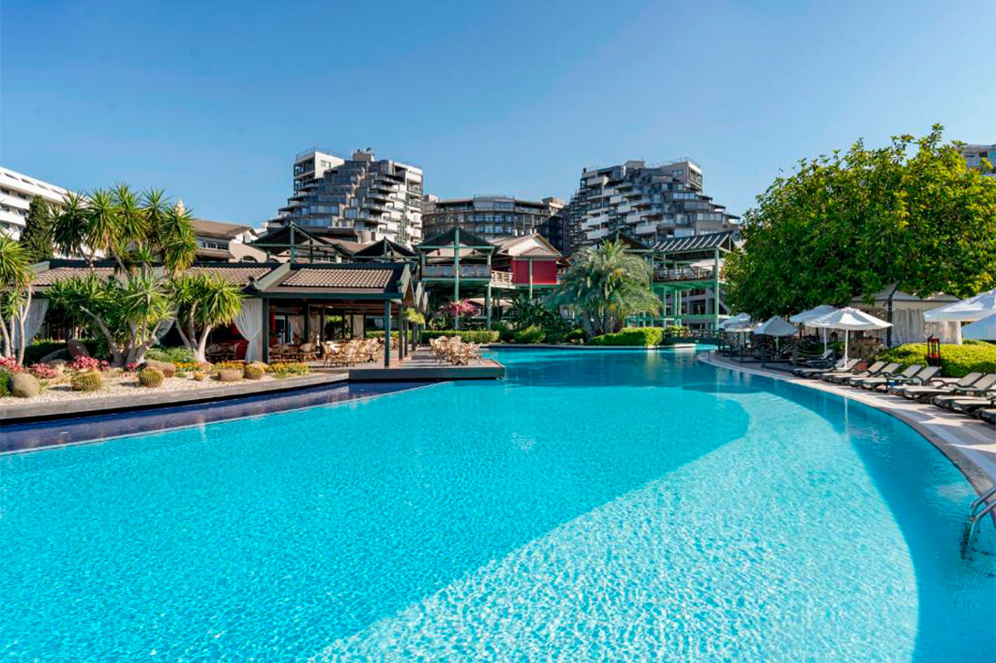 cheap resort hotels to Spend holiday with family