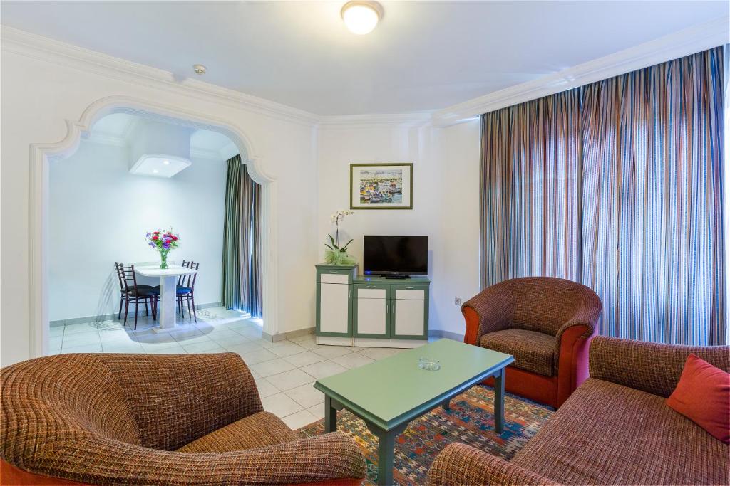 cheap resort hotels to Spend holiday with family