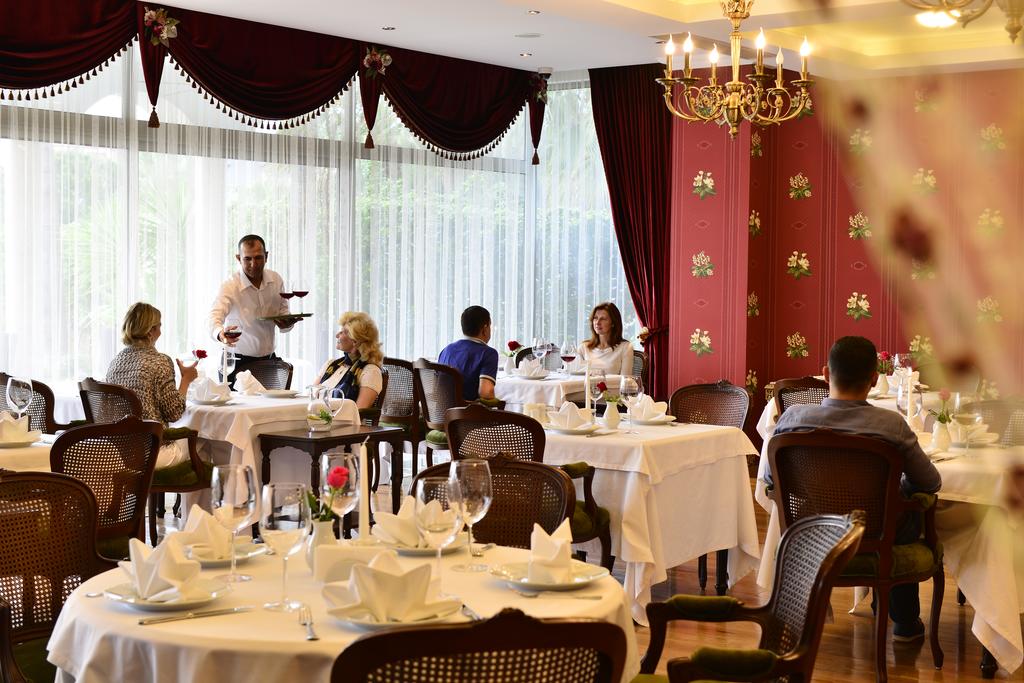 cheap resort hotels to Spend holiday with family