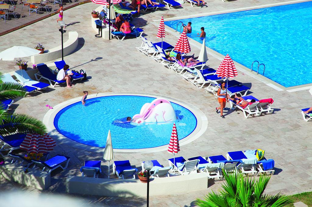 Batihan Beach Resort And Spa Izmir Pool