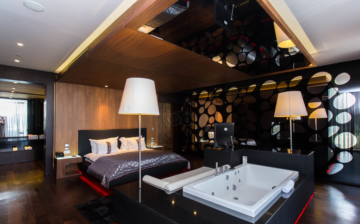 cheap resort hotels to Spend holiday with family