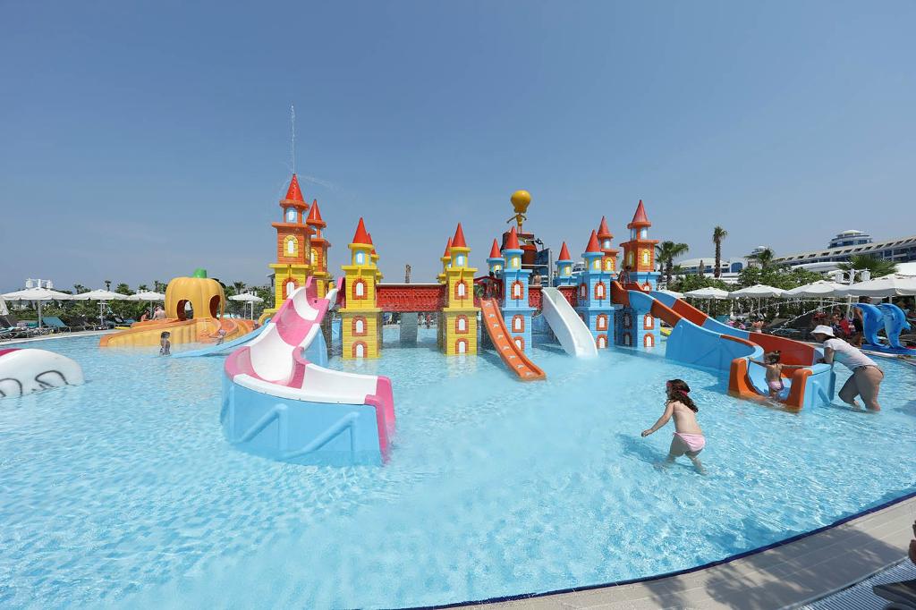 cheap resort hotels to Spend holiday with family