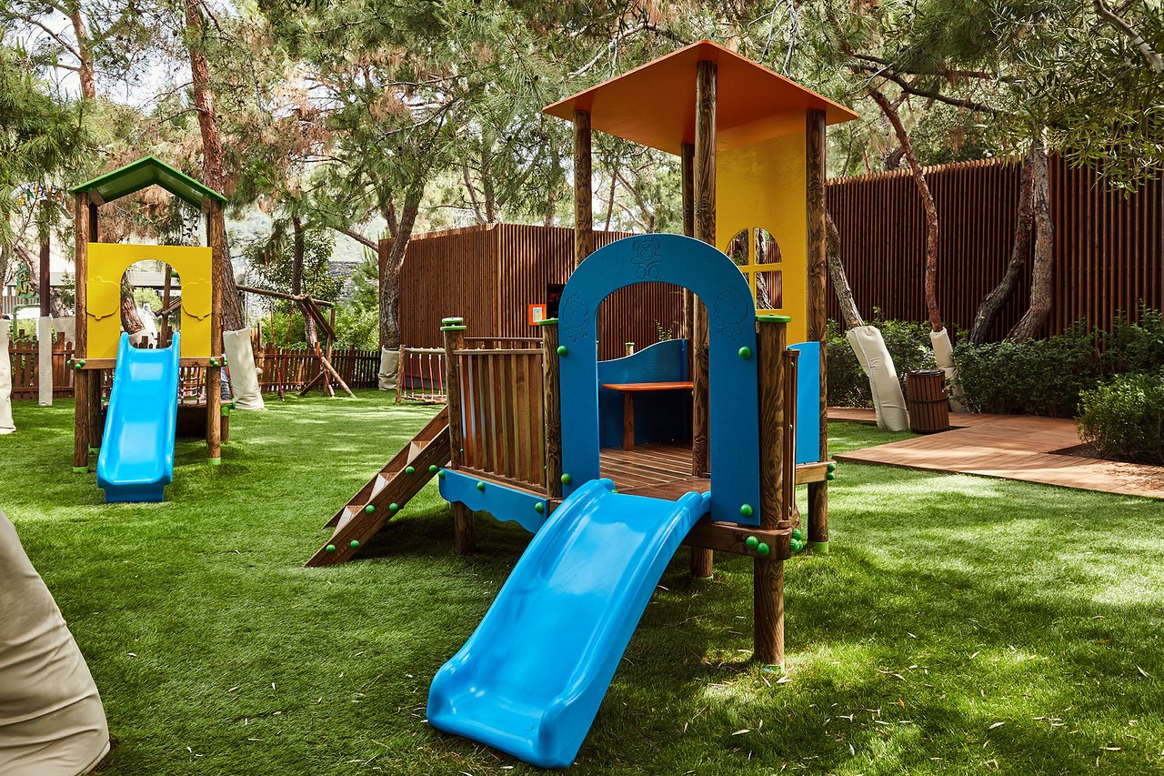 cheap resort hotels to Spend holiday with family